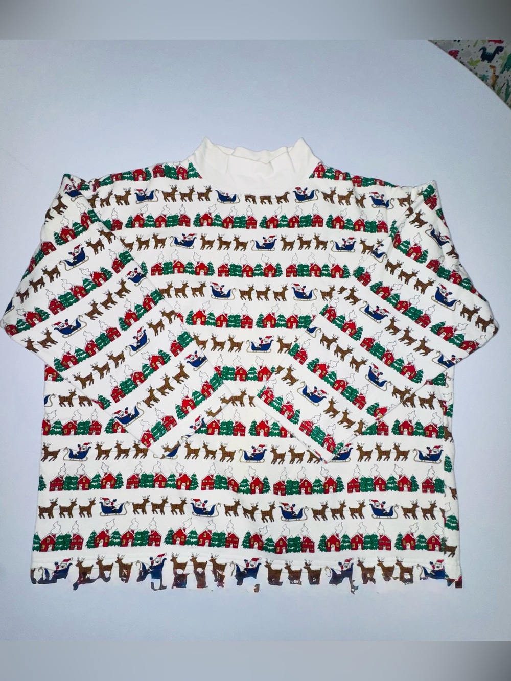 Vintage Christmas/Holiday themed women’s sweat shirt. Size M.